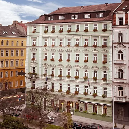 Garden Hotel 4*