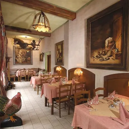 Hotel Selsky Dvur - Bohemian Village Courtyard