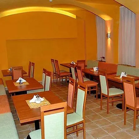 Szálloda De Luxe 3*