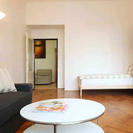 With 2 Bathrooms- 5 Minutes From Old Town - 102 M2 Prague
