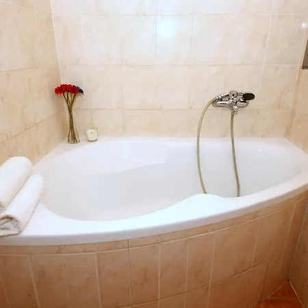 With 2 Bathrooms- 5 Minutes From Old Town - 102 M2 Prague