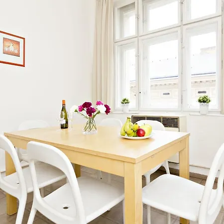 With 2 Bathrooms- 5 Minutes From Old Town - 102 M2 Prague
