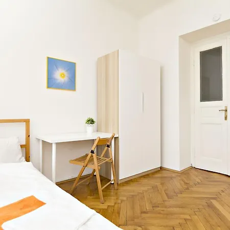 With 2 Bathrooms- 5 Minutes From Old Town - 102 M2 Prague