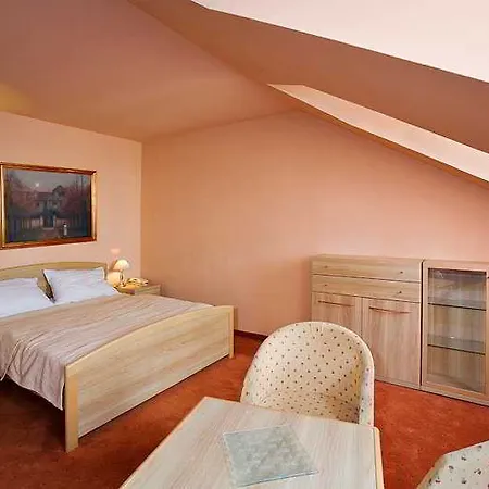 Hotel Abri 3*