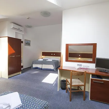 Hotel Atos 3*