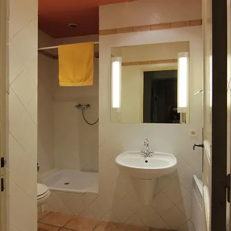 Apartment Vlasska House At The 3 Swallows Prague
