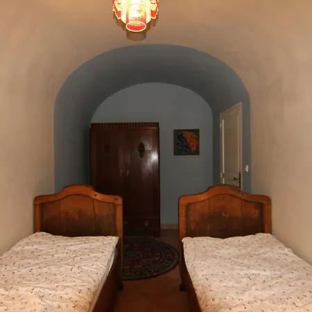 Apartment Vlasska House At The 3 Swallows Prague