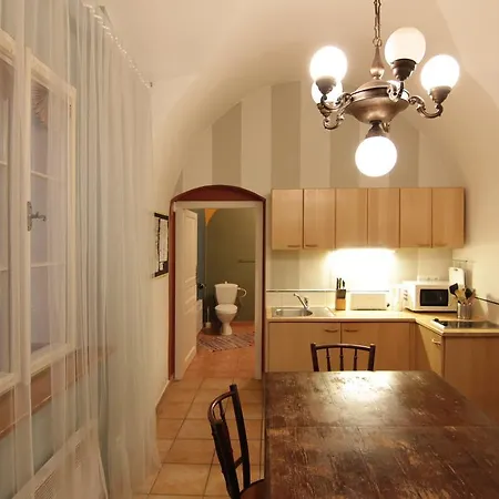 Apartment Vlasska House At The 3 Swallows
