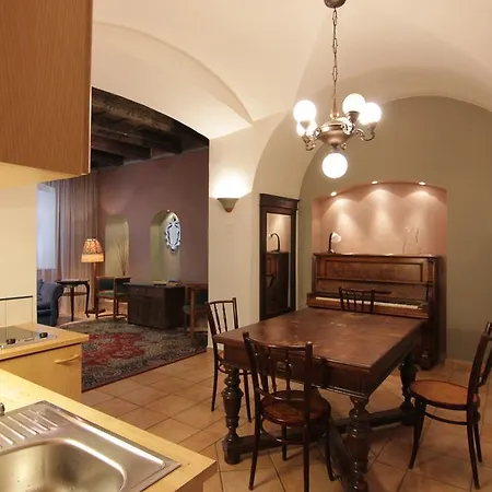 Vlasska House At The 3 Swallows Apartment