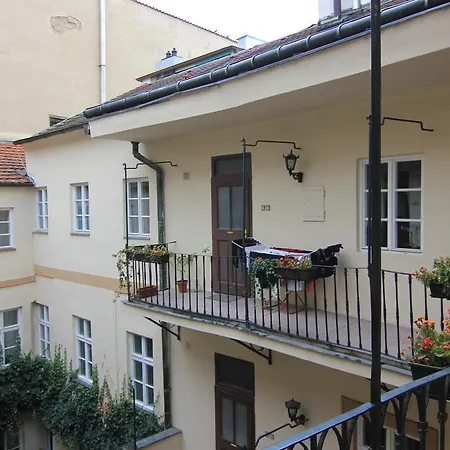 Vlasska House At The 3 Swallows Apartment Prague