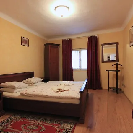 Vlasska House At The 3 Swallows * Prague