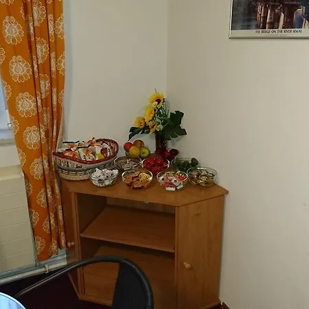 Dana Troja * Praga