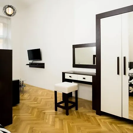 Black & White Apartment Prague By Wenceslas Square And Muzeum Apartment *