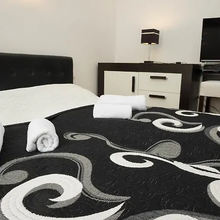 Black & White Apartment Prague By Wenceslas Square And Muzeum Apartment Prague