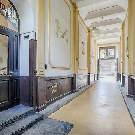 Club Hotel