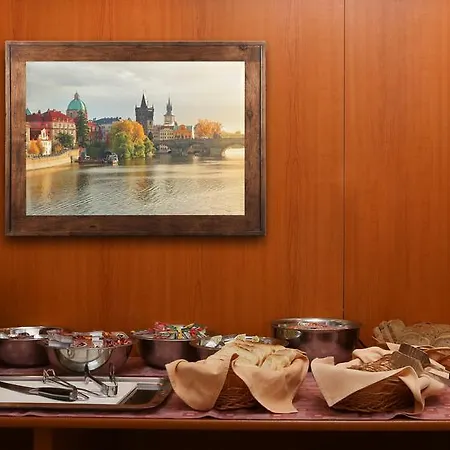 Club Hotel 3*
