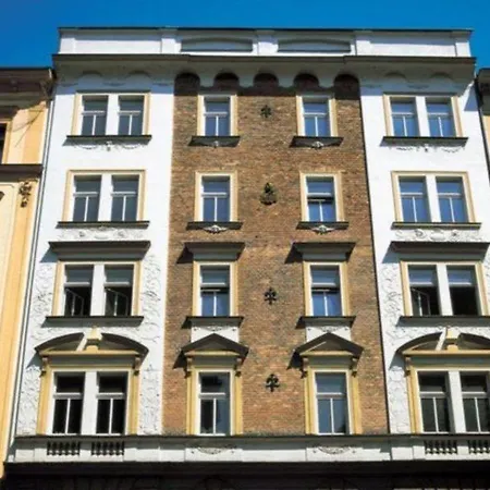 Club Hotel 3*