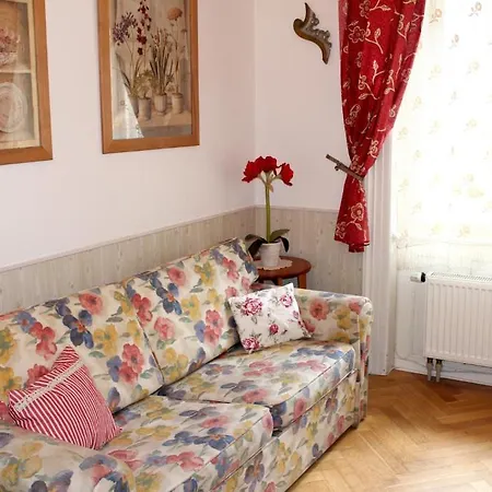 Aparthotel Alice House 3*