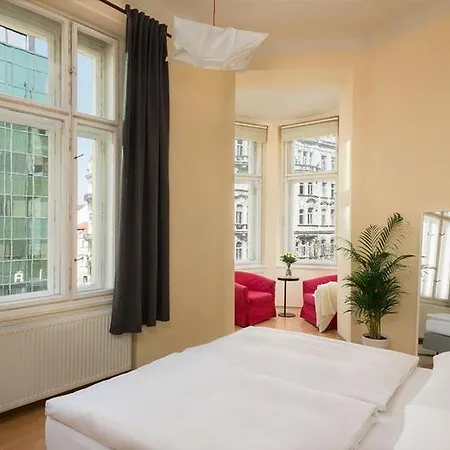 Old Town Apartment *