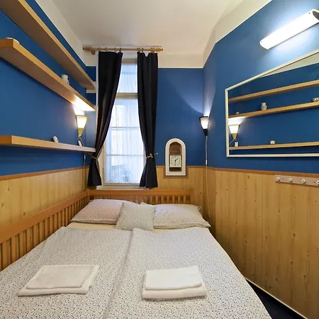 Alice House Aparthotel 3*
