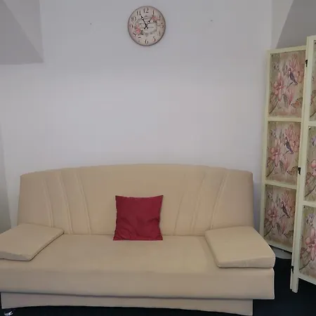Apartment Near Lesser Town Prague