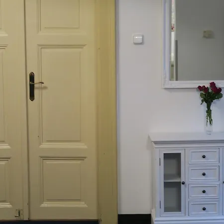 Apartment Near Lesser Town Prague