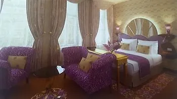 Hotel Merchants Crown Suites And Spa
