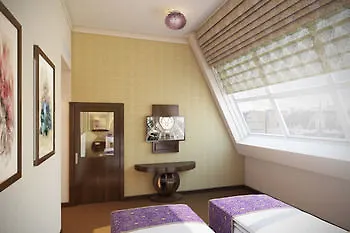 Merchants Crown Suites And Spa