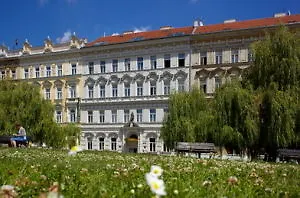 Boutique Klarov Hotel 4*