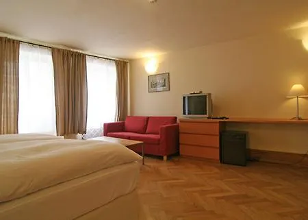 Mostecka 12 Prague