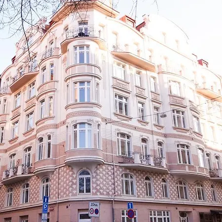 Zborovska 6 *