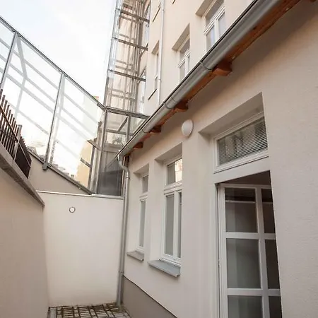 Apartment Smichov Praguestars *