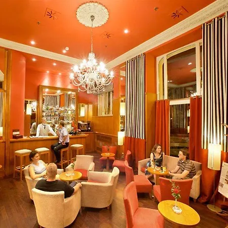 Mamaison Riverside Отель