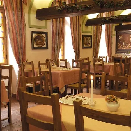 Selsky Dvur - Bohemian Village Courtyard Hotel 4*