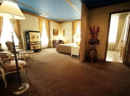 Hotell Friday 4*