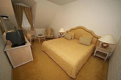 Hotell Friday 4*