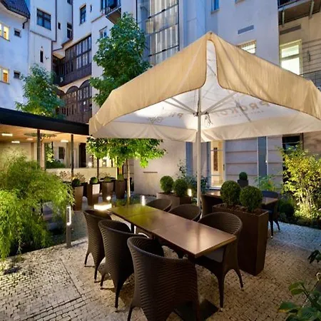 Three Crowns Hotel 3*