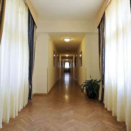 Elysee Hotel