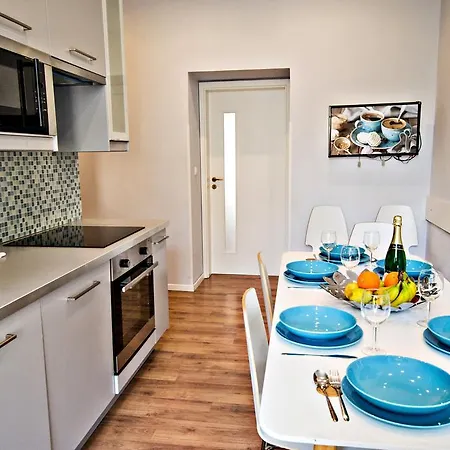 Business Class Ruterra Apartamento *