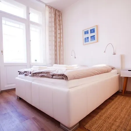 Apartment Zborovska 6 *