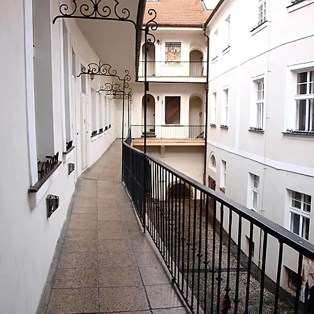 Old Town Apartment *