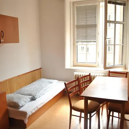 Dizzy Daisy Hostel