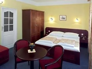 U Stare Pani - At The Old Lady 4* פראג