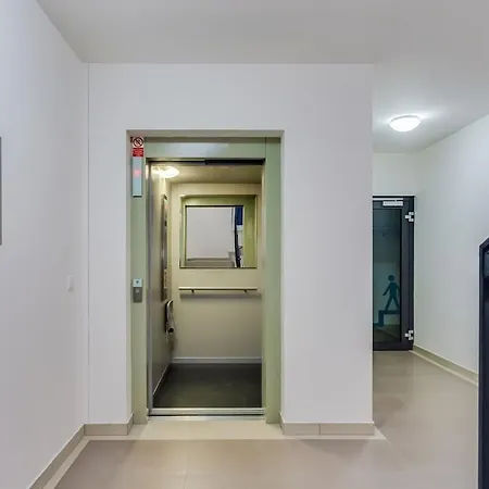 Fabrika *