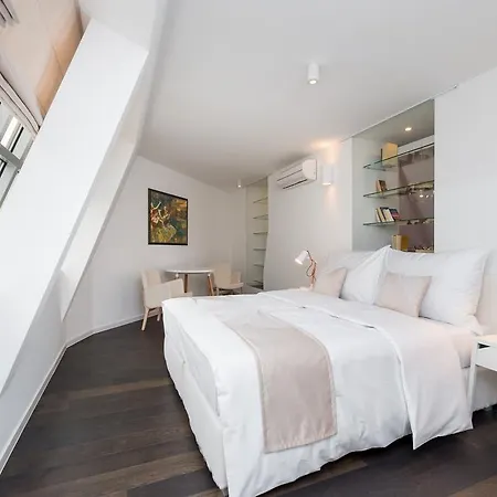 Avenue Apartment