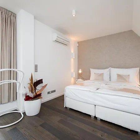 Avenue Apartment *