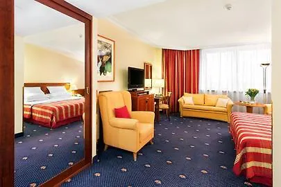 Diplomat 4*