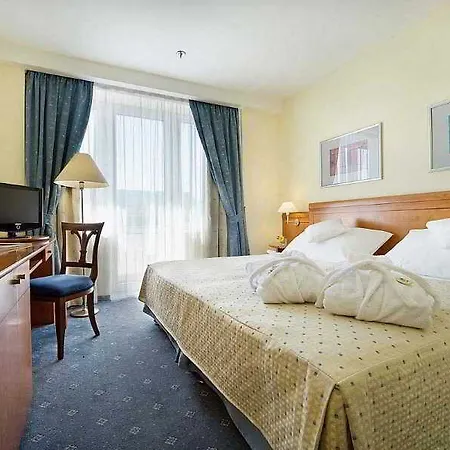 Ramada Centre 4*