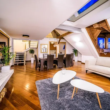Apartment Triplex Kings In Old Town