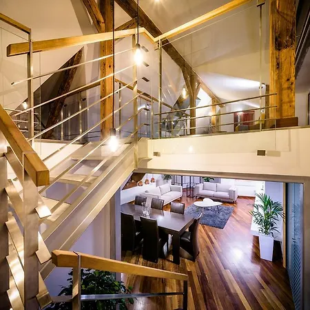 Triplex Kings In Old Town Apartment *